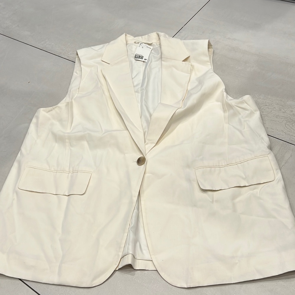 White vest